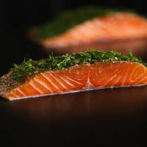 Le saumon gravlax en pavé