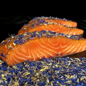 Le saumon fumé, ail des ours et fleurs de bleuet - Tranchage scandinave - 100 G